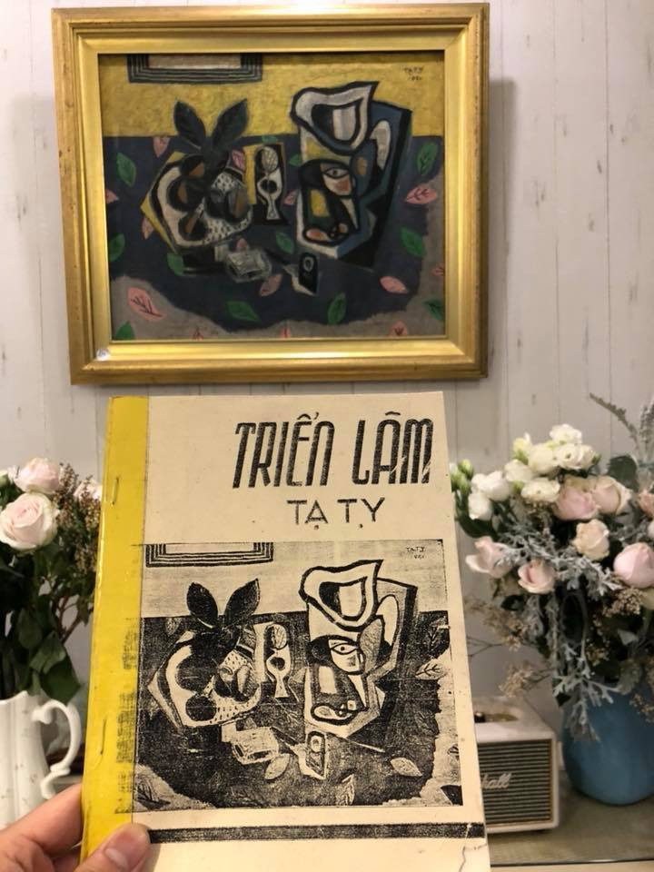 Yellow and Violet (Vàng và Tím) là một tác phẩm điển hình thời kỳ lập thể của Tạ Tỵ. Vàng và Tím từng được trưng bày tại triển lãm solo của họa sĩ Tạ Tỵ vào năm 1951. Ra khỏi Việt Nam vào thập niên 70, bức tranh này từng xuất hiện một lần trên sàn đấu giá Sotheby’s vào năm 2005 rồi sau đó lại lặn mất tăm (Nguồn: Nghệ thuật xưa).