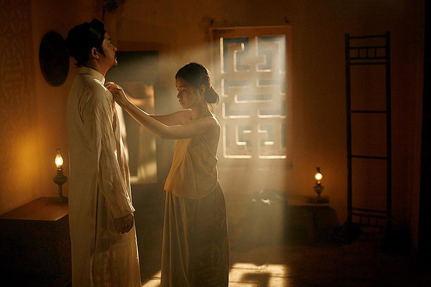 Trong phim, Lê Vũ Long cũng có khá nhiều cảnh nóng với cả 3 nhân vật nữ.