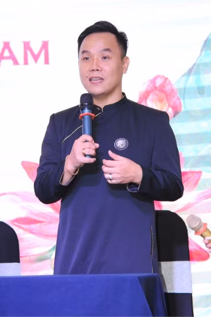 Nhà thiết kế Việt Hùng, trưởng BTC cuộc thi Nhà thiết kế Việt Hùng, trưởng BTC cuộc thi