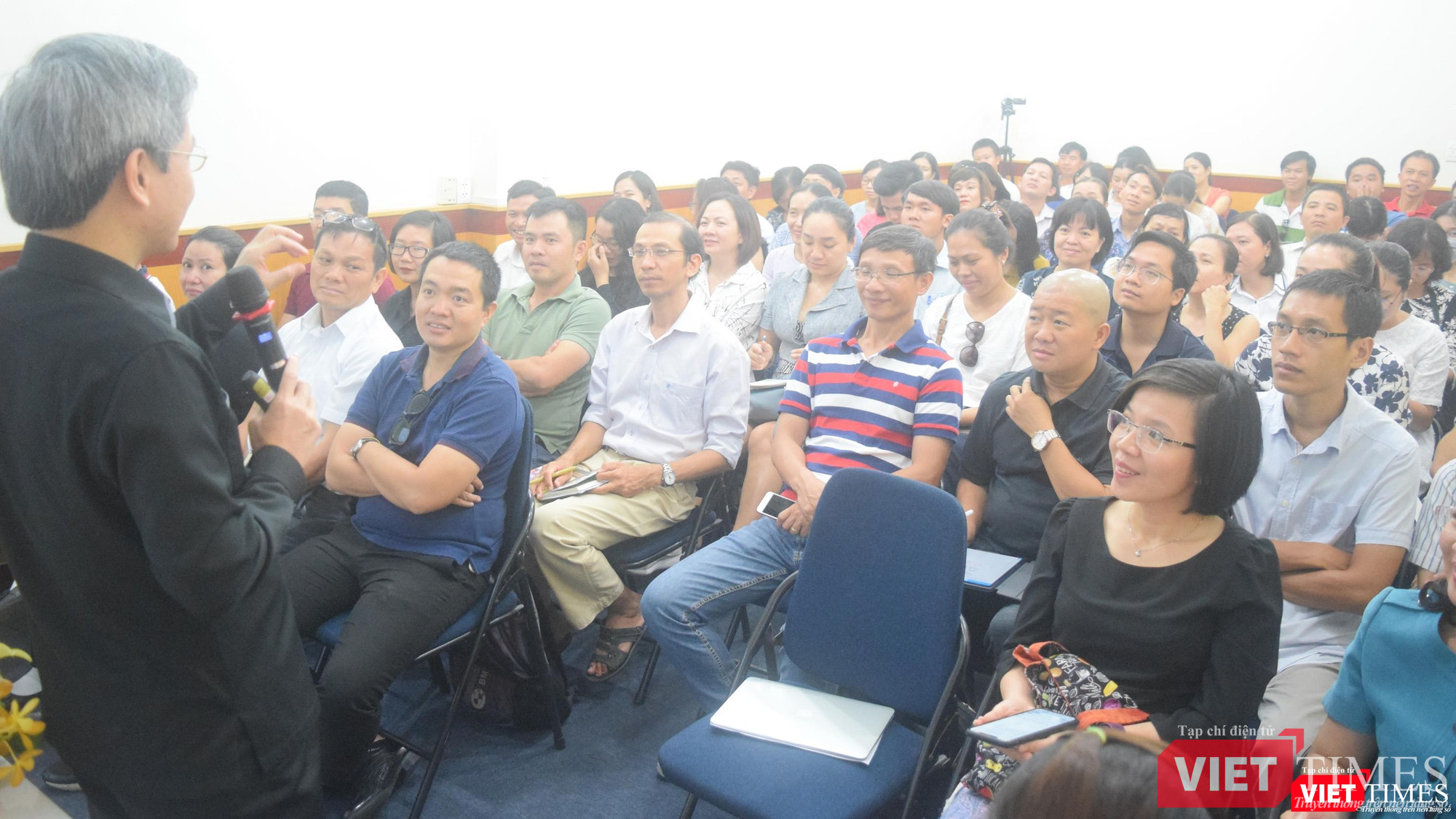 Rất đông các phụ huynh và thầy cô đến tham dự tọa đàm Rất đông các phụ huynh và thầy cô đến tham dự tọa đàm