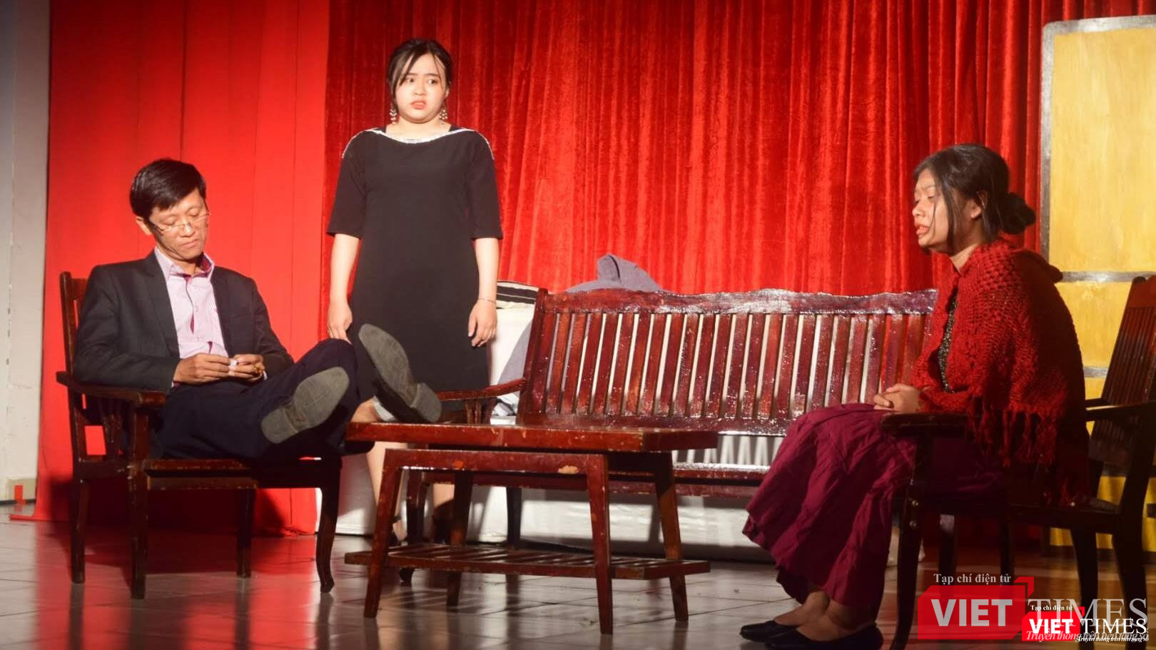 Vở diễn lên án thói tham lam, mê mải chạy theo những giá trị vật chất Vở diễn lên án thói tham lam, mê mải chạy theo những giá trị vật chất