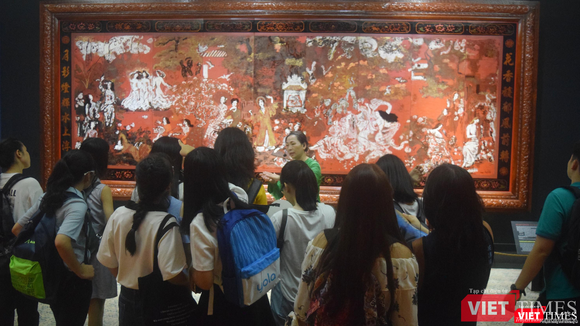 Hiện tại, bức tranh bảo vật quốc gia bị làm hỏng vẫn đang trưng bày cho khách thăm quan Hiện tại, bức tranh bảo vật quốc gia bị làm hỏng vẫn đang trưng bày cho khách thăm quan