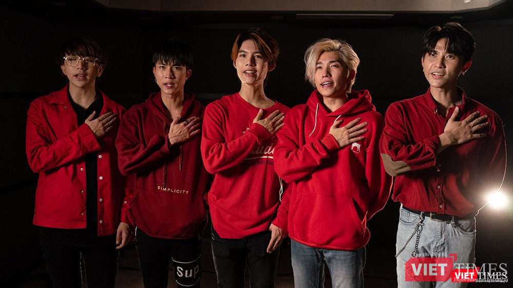 Nhóm ca nam UNI5 (Ảnh: NVCC) Nhóm UNI5