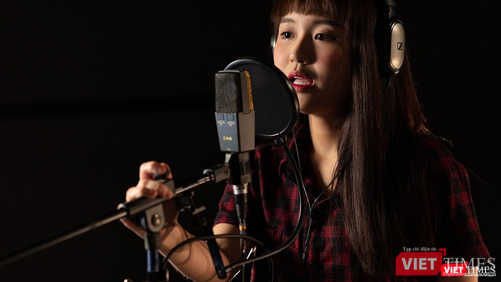 Han Sara tham gia MV cùng đồng nghiệp Han Sara tham gia MV cùng đồng nghiệp