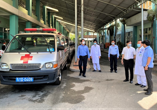 Lãnh đạo UBND quận Bình Tân kiểm tra công tác phòng chống dịch tại Bệnh viện quận Bình Tân (Ảnh: Nguyên Vũ) Lãnh đạo UBND quận Bình Tân kiểm tra công tác phòng chống dịch tại Bệnh viện quận Bình Tân (Ảnh: Nguyên Vũ)