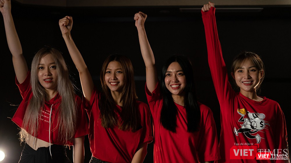 Nhóm ca nữ Lip B Nhóm LIPB