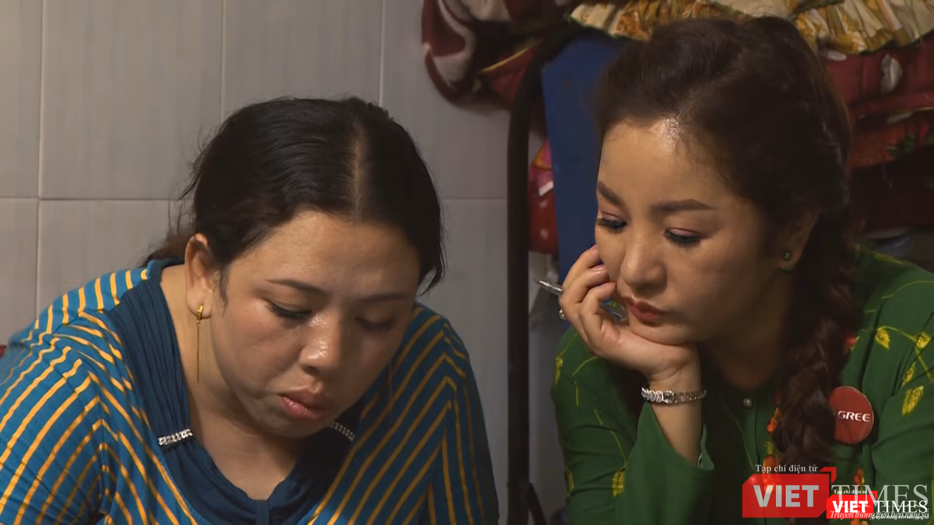 Thúy Nga bí mật dạy chị Hồng viết Con thương Mẹ