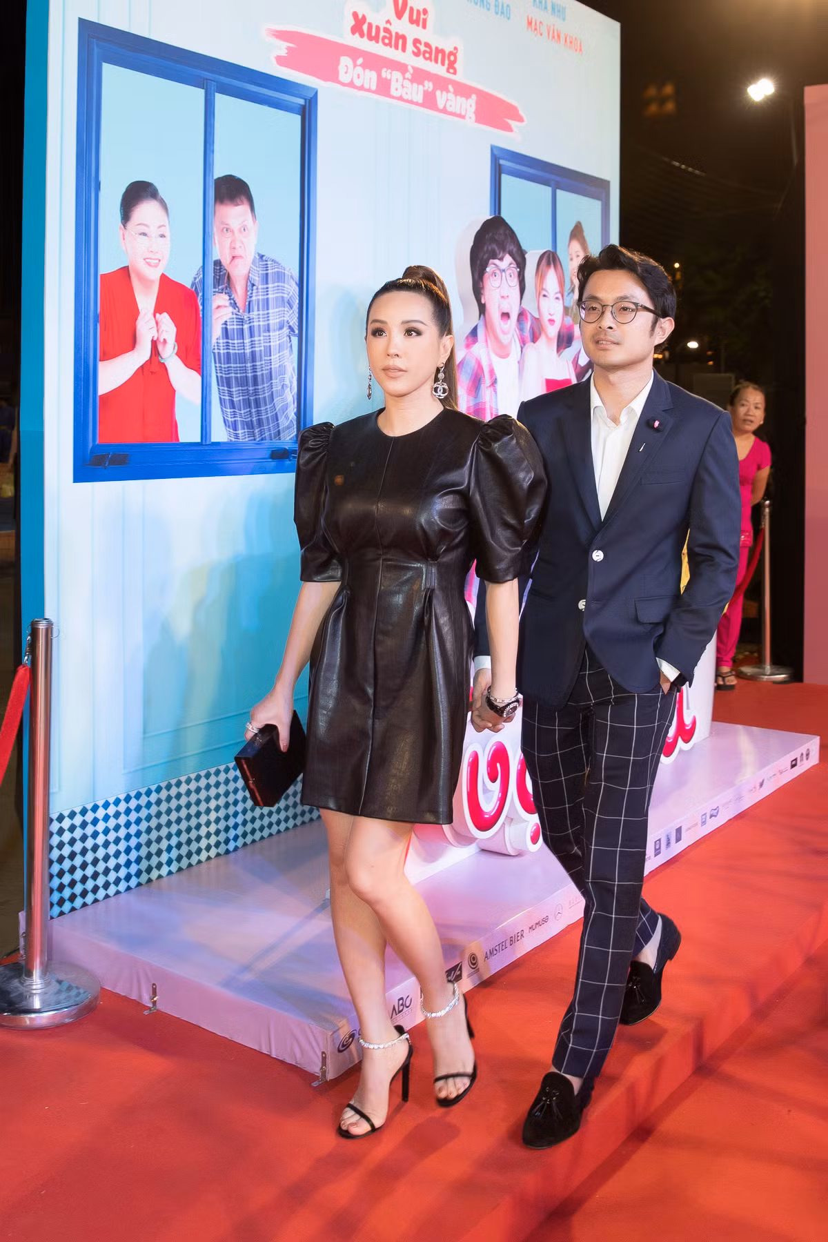 Hoa hậu Thu Hoài và bạn trai doanh nhân không rời tay nhau 