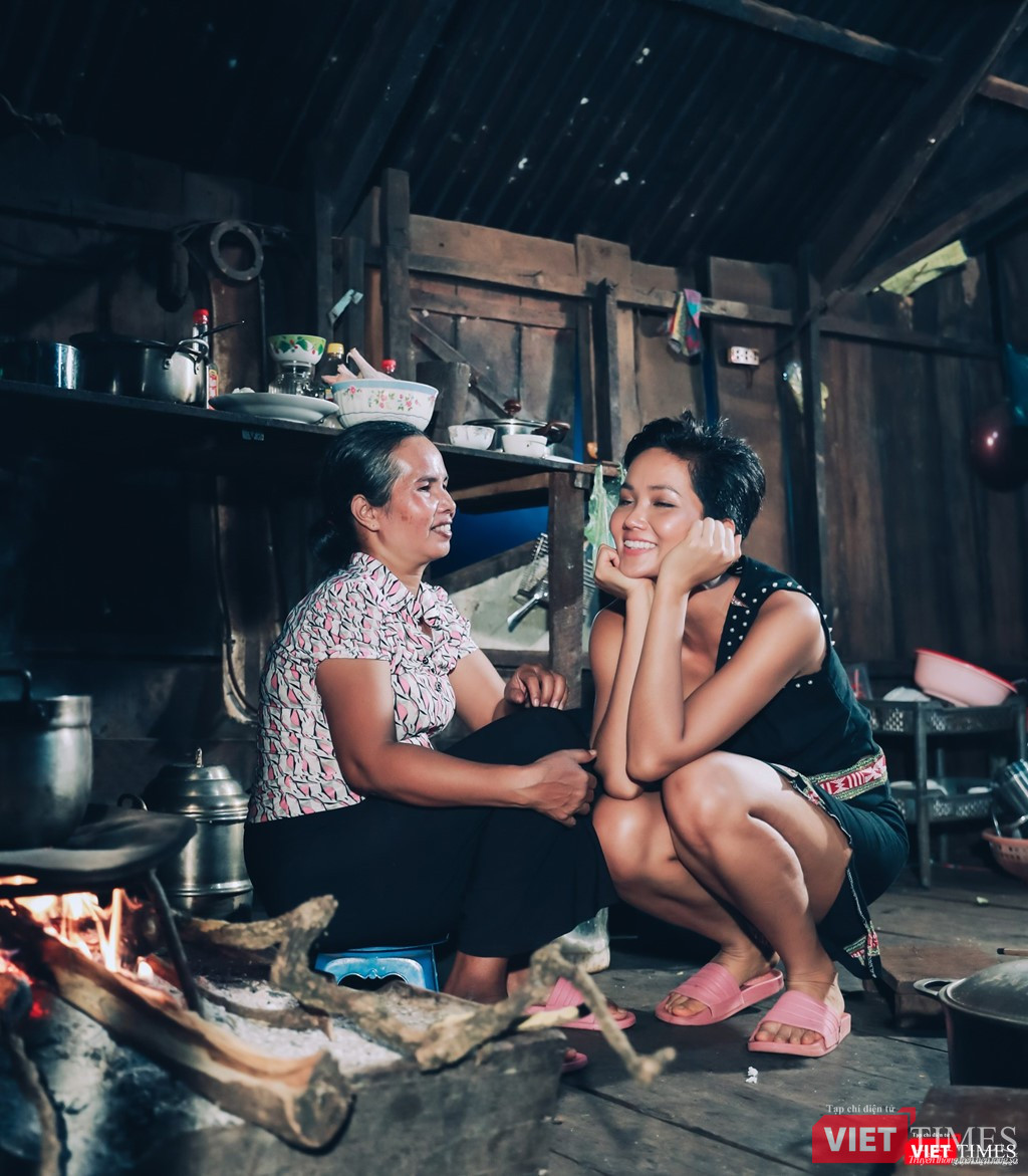 Tết quê giản dị của hoa hậu H'Hen NIê gây xúc động Tết quê giản dị của hoa hậu H'Hen NIê gây xúc động