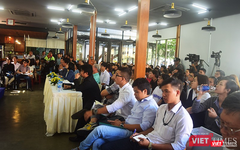 Buổi hội thảo rất "nóng", thu hút rất đông chuyên gia tham dự, đặc biệt là các bạn trẻ đến từ các đơn vị xử lý rác thải và môi trường