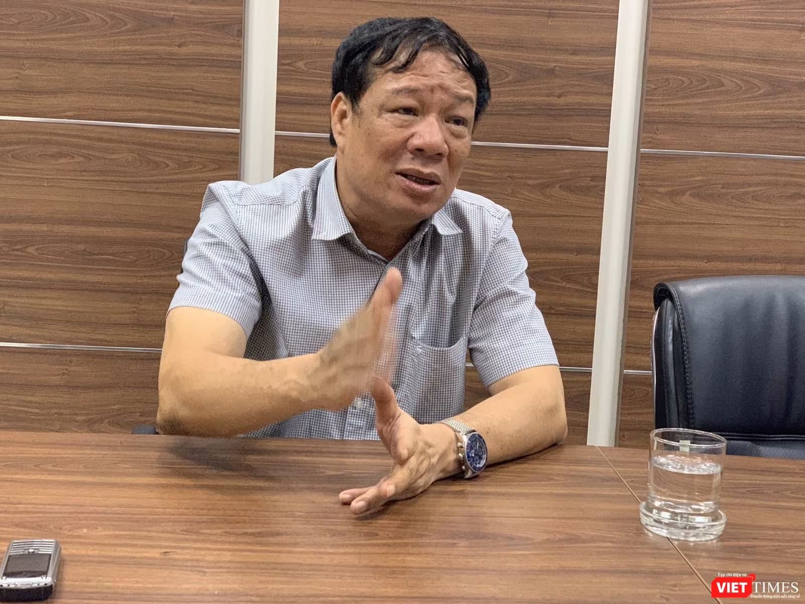 "Tôi khẳng định là nếu ai tìm thấy bằng chứng tôi có quan hệ làm ăn gì với VN Pharma, với Nguyễn Minh Hùng hay Võ Mạnh Cường, tôi sẵn sàng thưởng 100 tỷ." "Tôi khẳng định là nếu ai tìm thấy bằng chứng tôi có quan hệ làm ăn gì với VN Pharma, với Nguyễn Minh Hùng hay Võ Mạnh Cường, tôi sẵn sàng thưởng 100 tỷ."