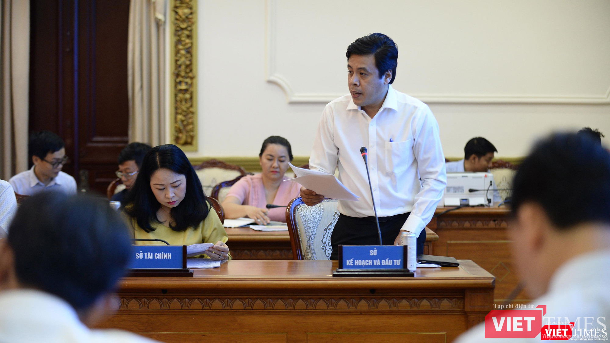 Nhiều Sở, ngành có mặt tại cuộc họp chiều 4/6, cùng trả lời chất vấn từ các cơ quan báo đài (Ảnh: TTBC)