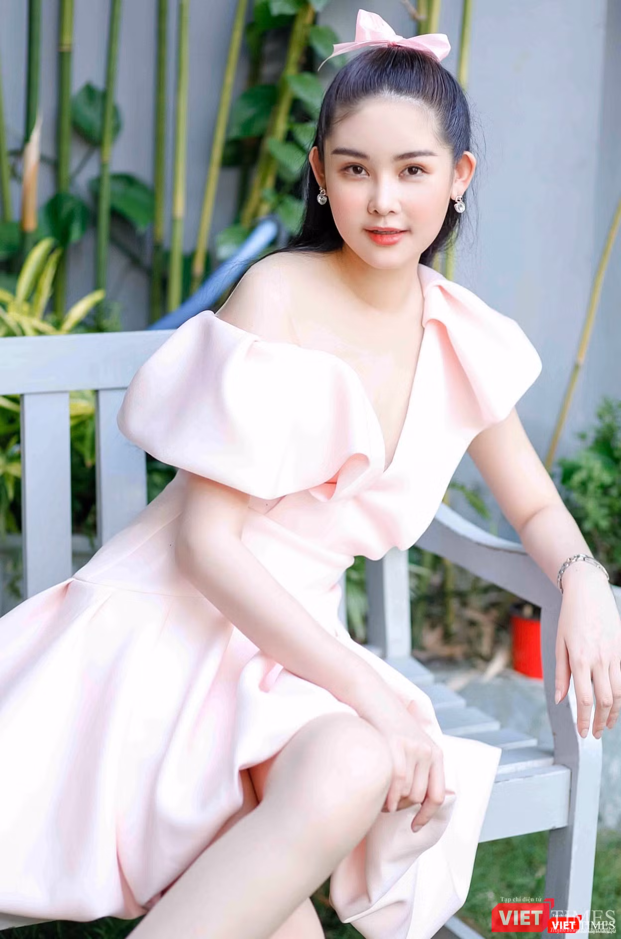 Ngân Anh bước vào thế giới YouTube khá muộn và bắt đầu với những chủ đề về giáo dục (Ảnh: NVCC)