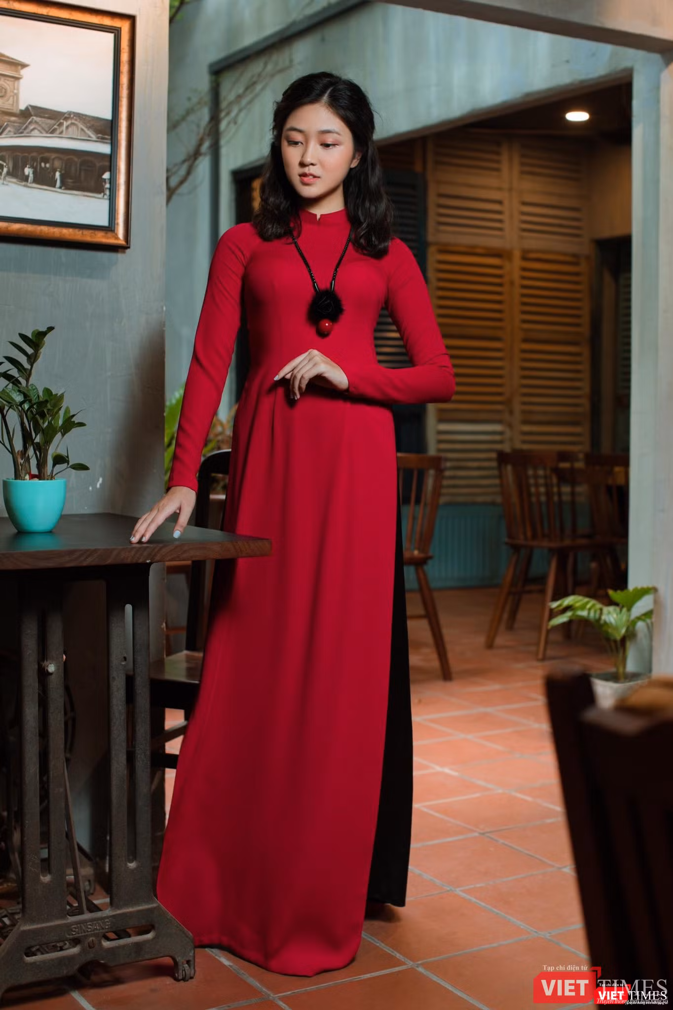 Chất liệu lụa truyền thống cho vẻ lộng lẫy, ấn tượng nổi bật