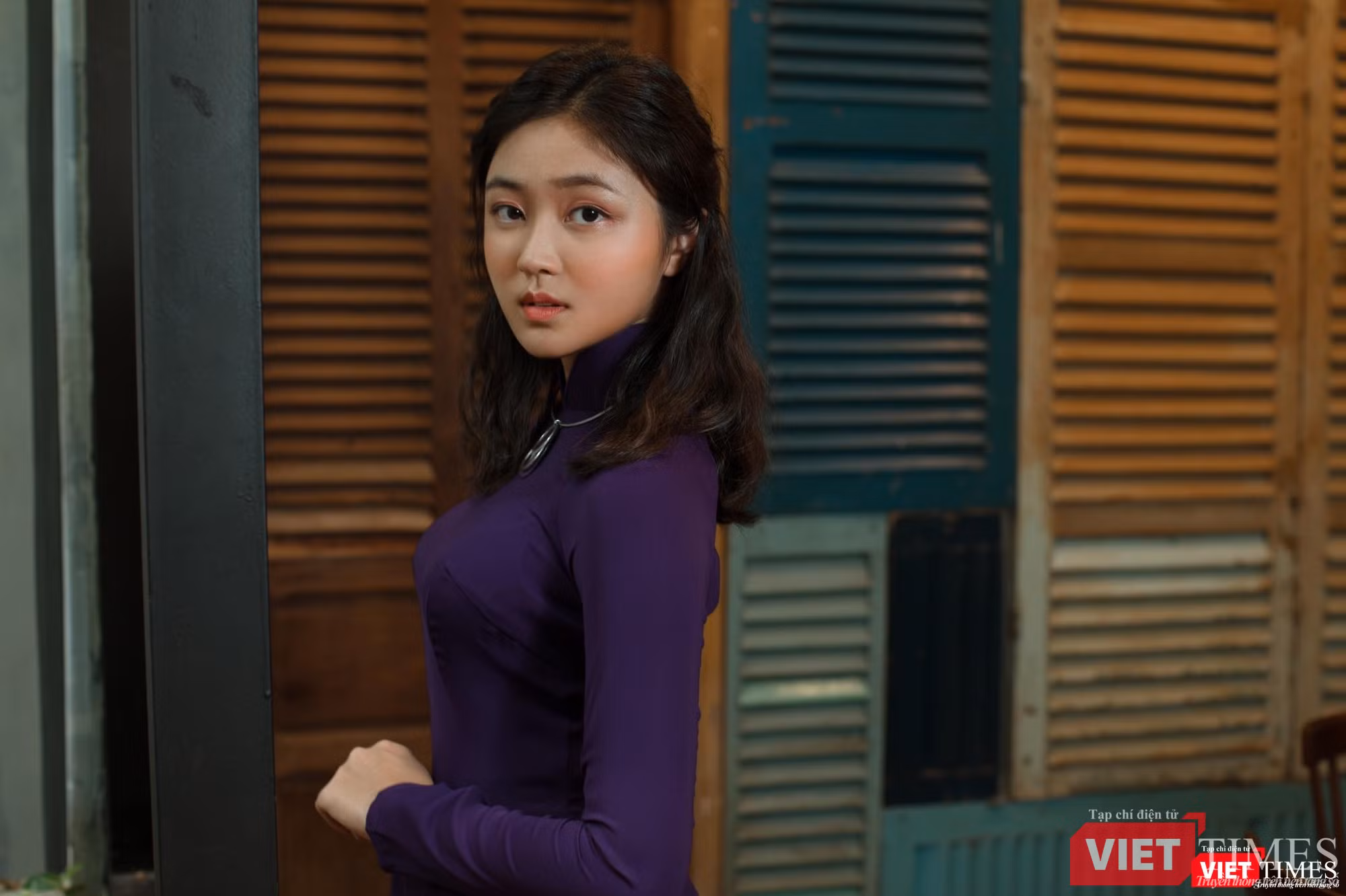 Vóc dáng nhỏ bé, thần thái thể hiện nét đoan trang của người con gái xuân thì