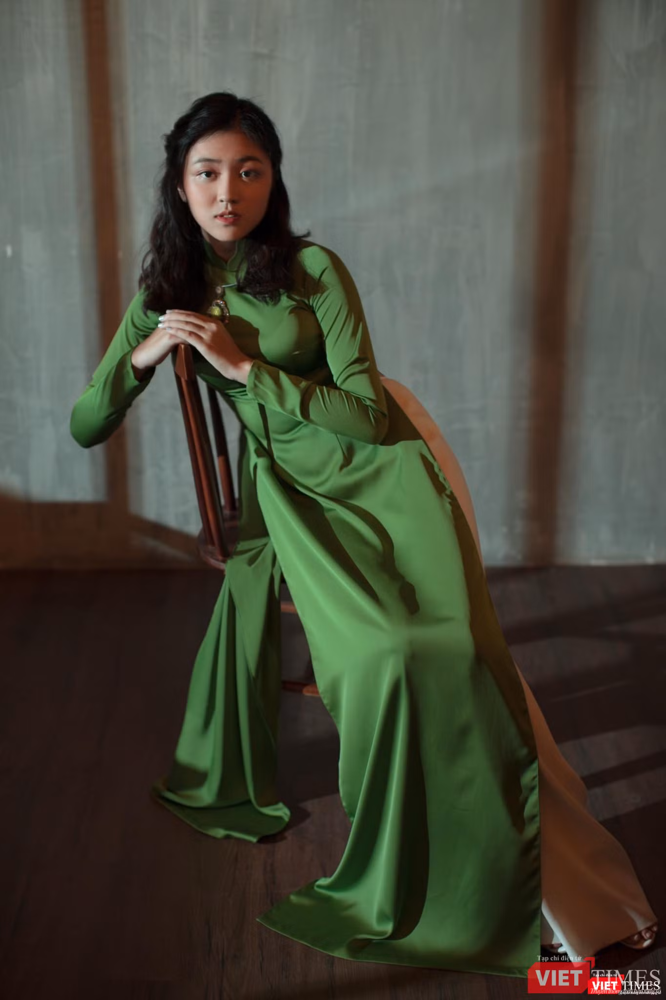 Cô người mẫu teen diễn ra chất của một thiếu nữ cổ điển