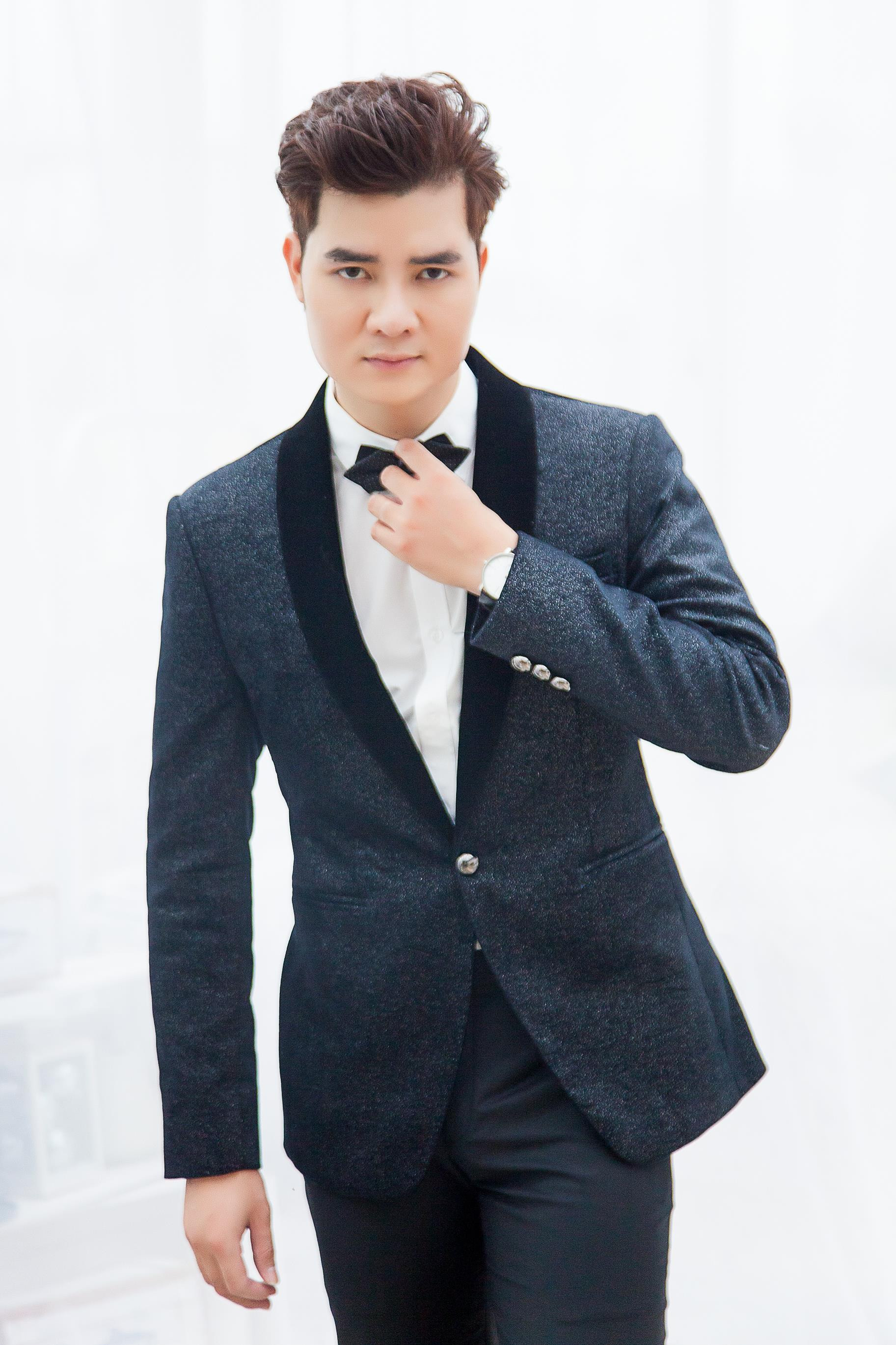 Nam ca sĩ Đào Mác điển trai, lịch lãm và là giọng nam trầm hiếm có