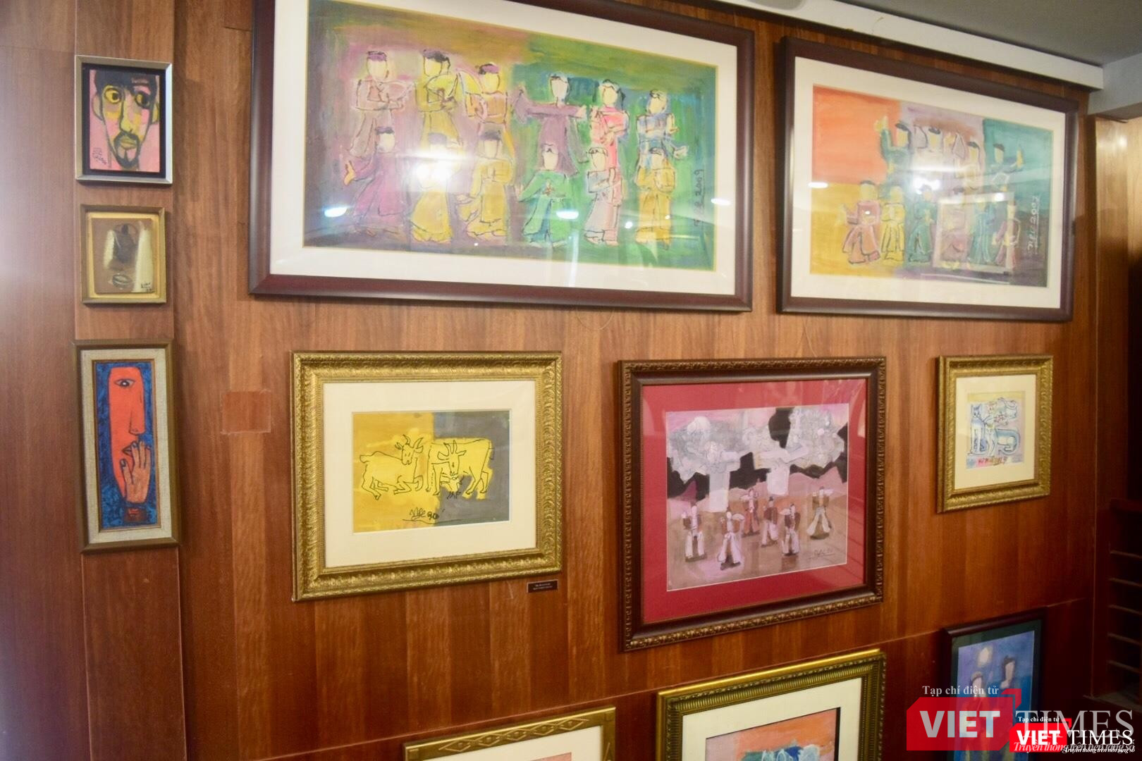 Gia tài "khủng" tác phẩm nghệ thuật của các danh họa đang được NST Trần Hậu Tuấn lưu giữ Gia tài "khủng" tác phẩm nghệ thuật của các danh họa đang được NST Trần Hậu Tuấn lưu giữ