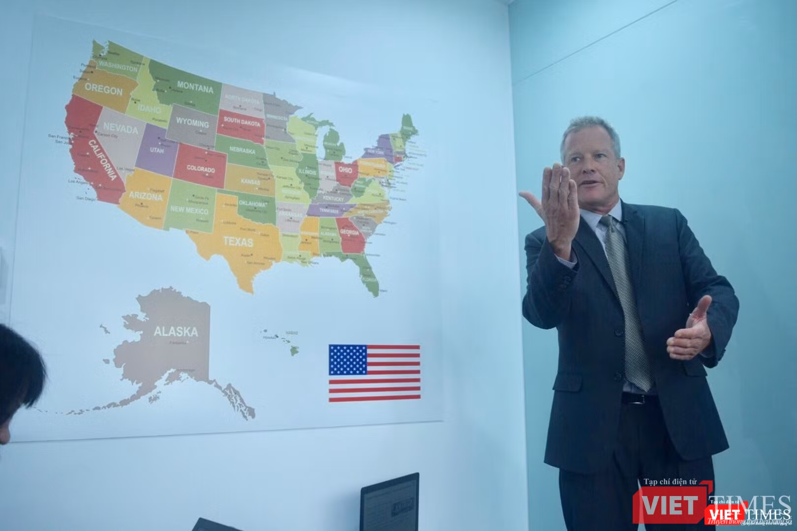 Luật sư Tom Rotert cho biết: "Một người dân bình thường của Mỹ hoàn toàn có thể thắng kiện tổng thống Mỹ" Luật sư Tom Rotert cho biết: "Một người dân bình thường của Mỹ hoàn toàn có thể thắng kiện tổng thống Mỹ"