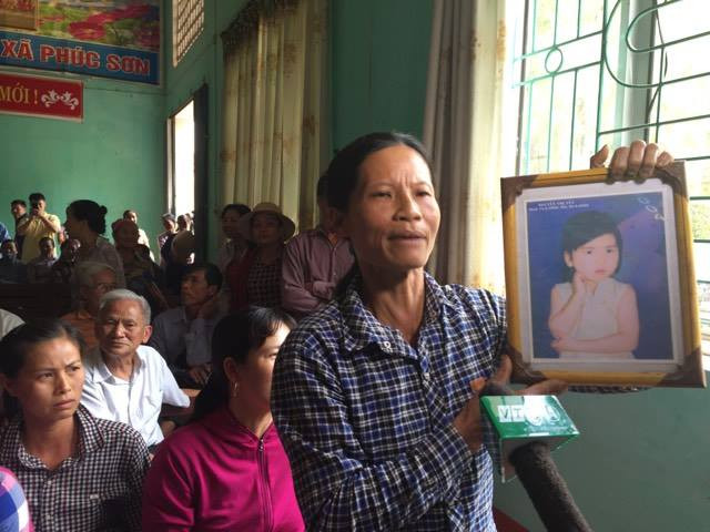 Buổi xin lỗi ông Hàn Đức Long diễn ra trong sự hỗn loạn do gia đình nạn nhân không đồng tình việc xin lỗi ông Hàn Đức Long. Ảnh: Báo Pháp luật Việt Nam. Buổi xin lỗi ông Hàn Đức Long diễn ra trong sự hỗn loạn do gia đình nạn nhân không đồng tình việc xin lỗi ông Hàn Đức Long. Ảnh: Báo Pháp luật Việt Nam.