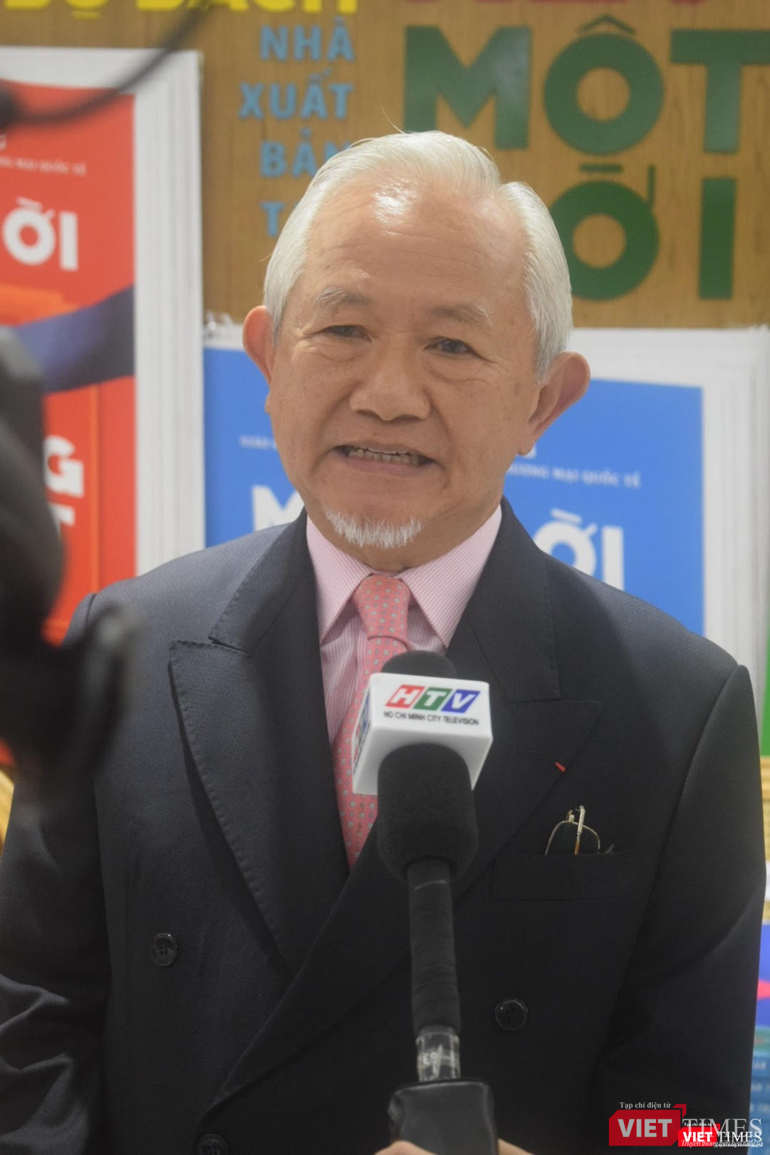 “Sách không do một triết gia viết, mà do một người yêu đời, yêu người, yêu tiến bộ và nhất là yêu dân tộc, một cách thật giản dị viết"