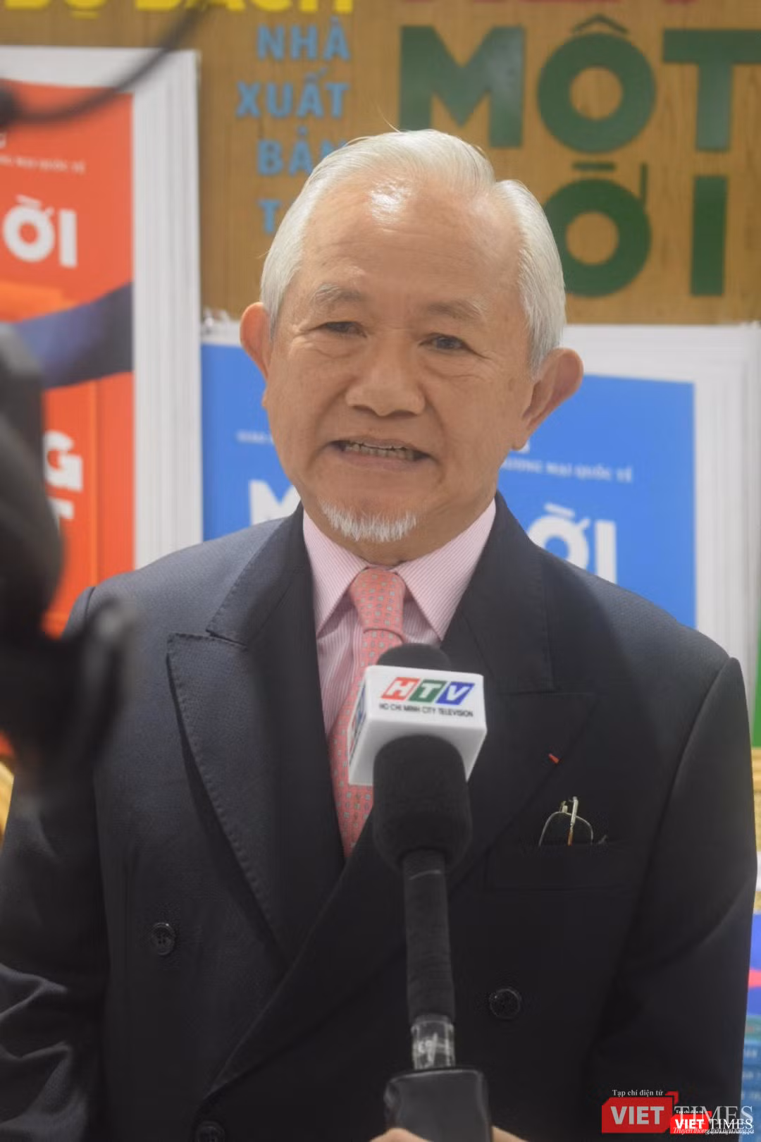 “Sách không do một triết gia viết, mà do một người yêu đời, yêu người, yêu tiến bộ và nhất là yêu dân tộc, một cách thật giản dị viết"