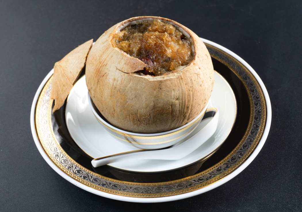 Chef Hương Giang làm món Yến huyết hồng tiềm chim cút