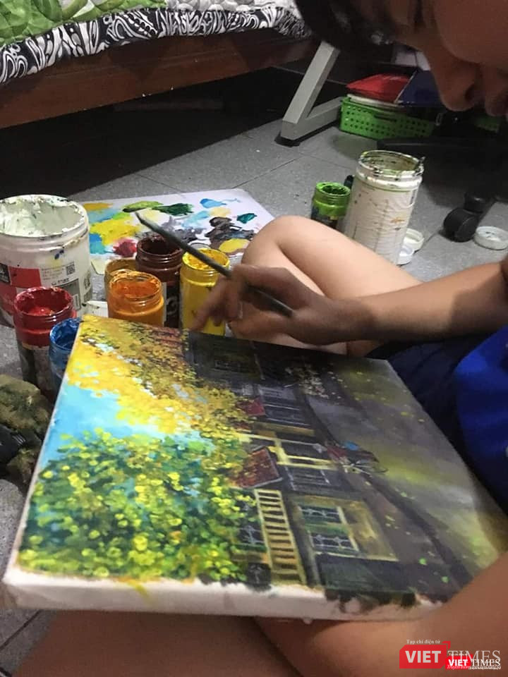 Thế giới màu sắc của cậu bé nghèo khuyết tật