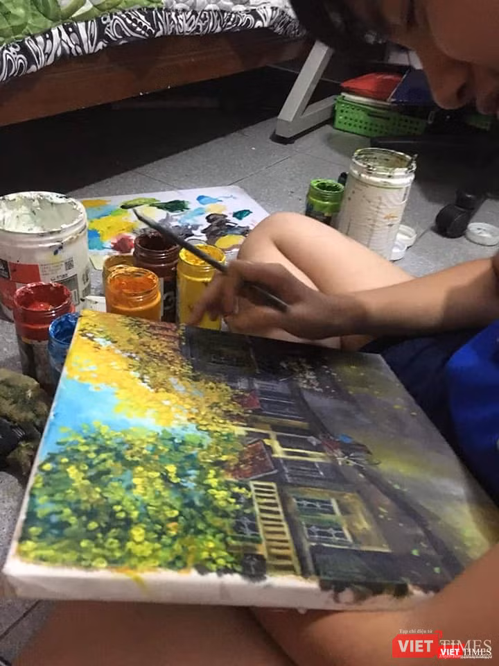 Thế giới màu sắc của cậu bé nghèo khuyết tật