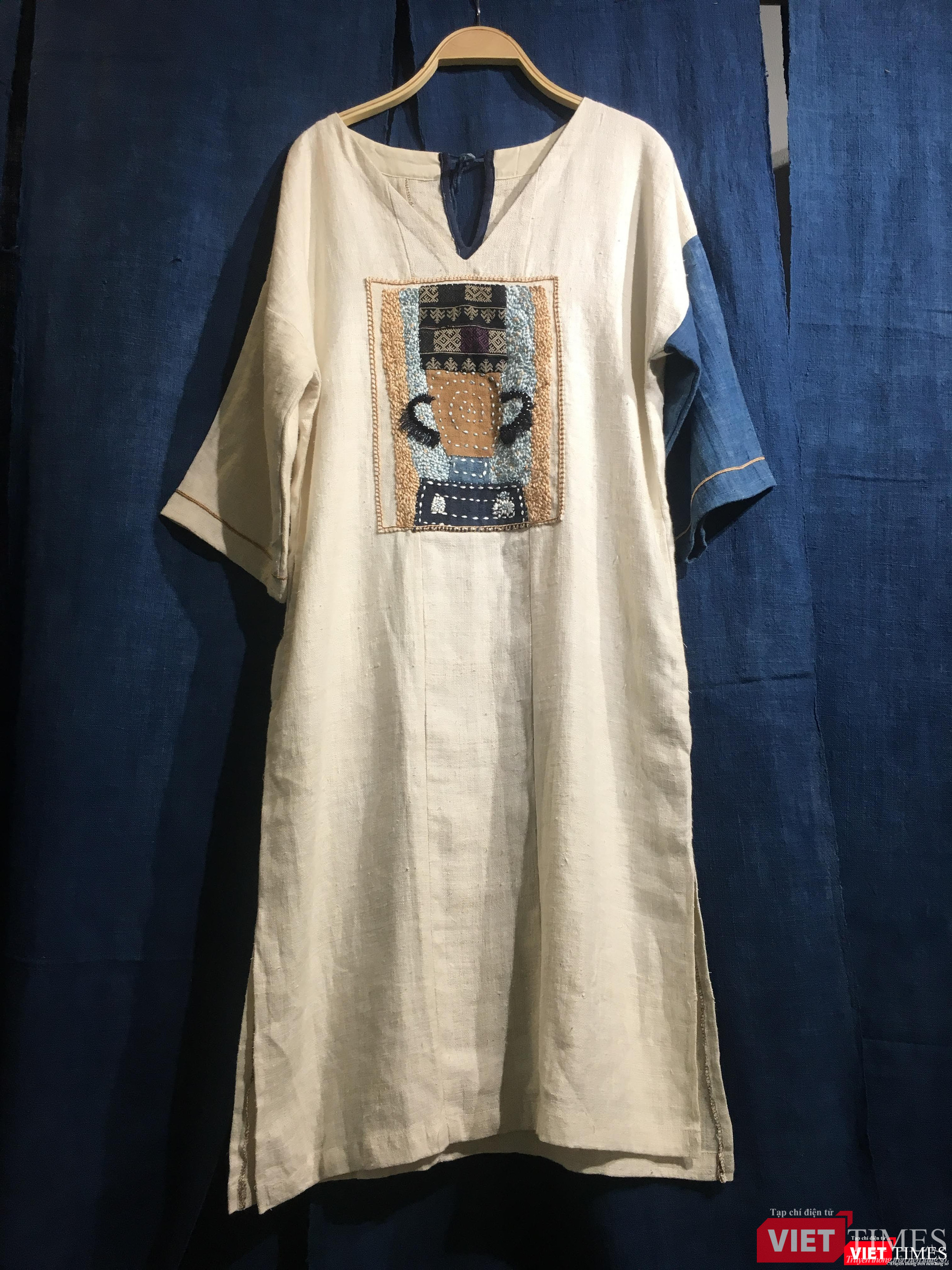 Những thiết kế mỹ thuật độc đáo trên vải truyền thống