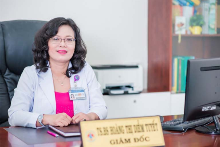 Bác sĩ Hoàng Thị Diễm Tuyết (Giám đốc BV Hùng Vương) Bác sĩ Hoàng Thị Diễm Tuyết (Giám đốc BV Hùng Vương)