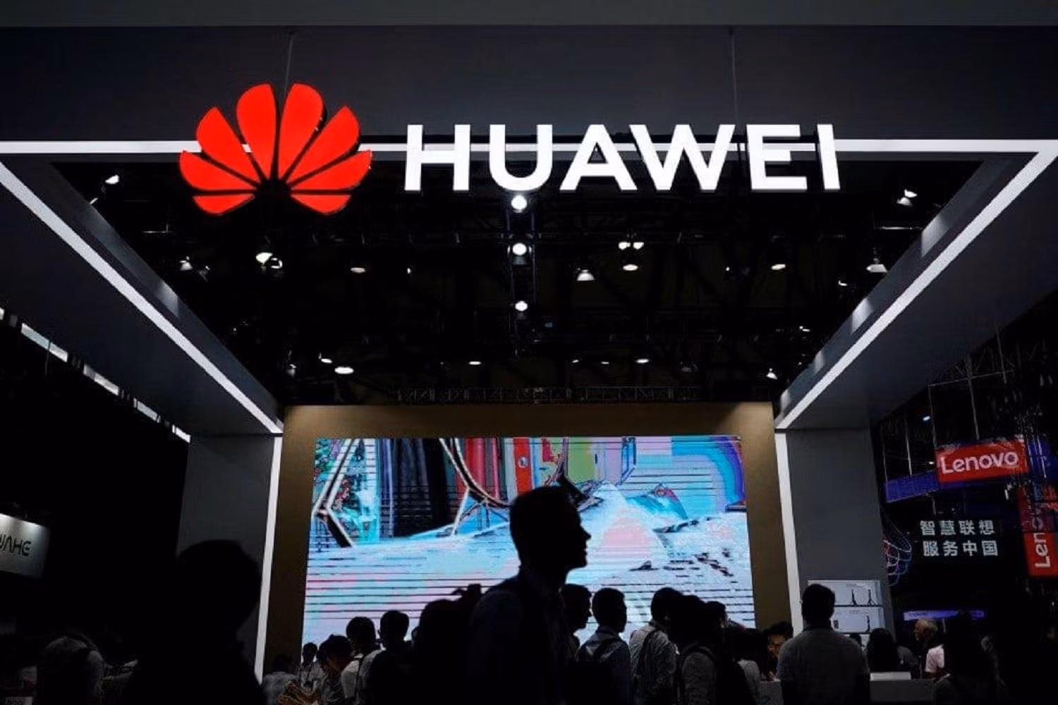 Năm 2014, các nhà chức trách Ấn Độ đã tiến hành điều tra cáo buộc Huawei tấn công hệ thống của nhà mạng Bharat Sanchar Nigam. Ảnh: CNN