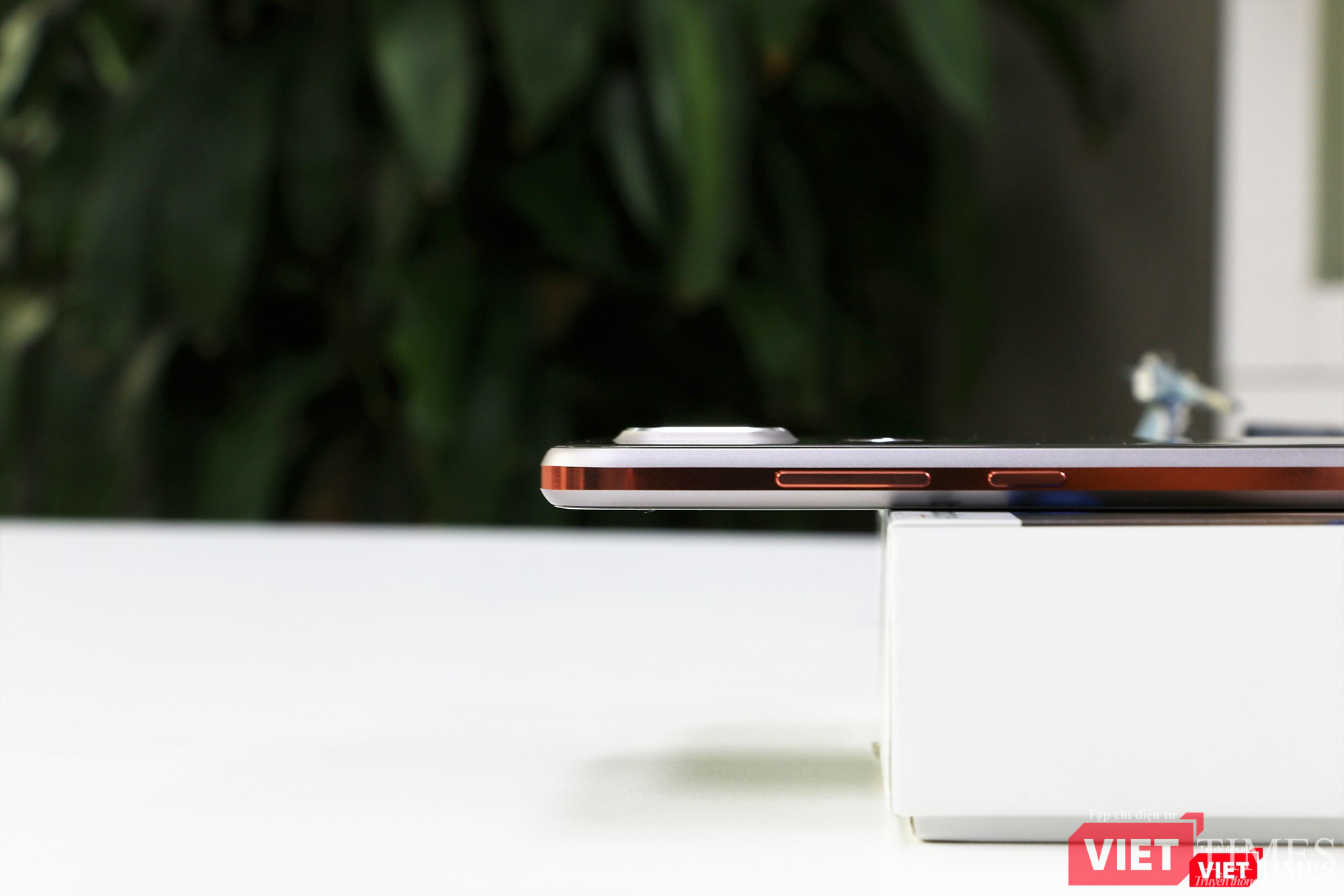 Camera sau của Nokia 8.1 nhô lên khá cao