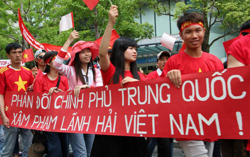 Người Việt ở Nhật biểu tình phản đối tàu Trung Quốc xâm phạm lãnh hải Việt Nam Người Việt ở Nhật biểu tình phản đối tàu Trung Quốc xâm phạm lãnh hải Việt Nam