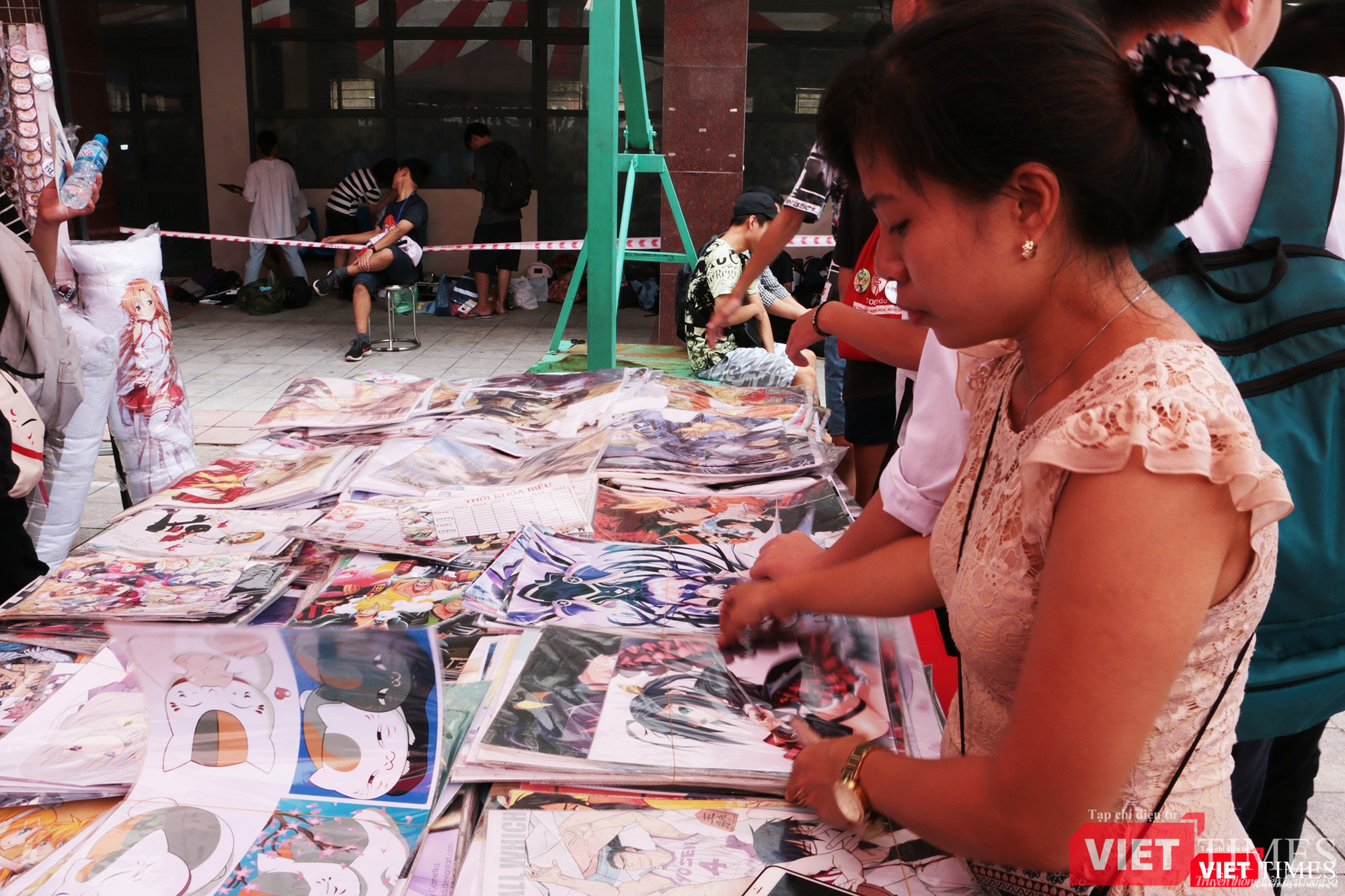 Các tờ poster cũng thu hút sự quan tâm của người tham dự