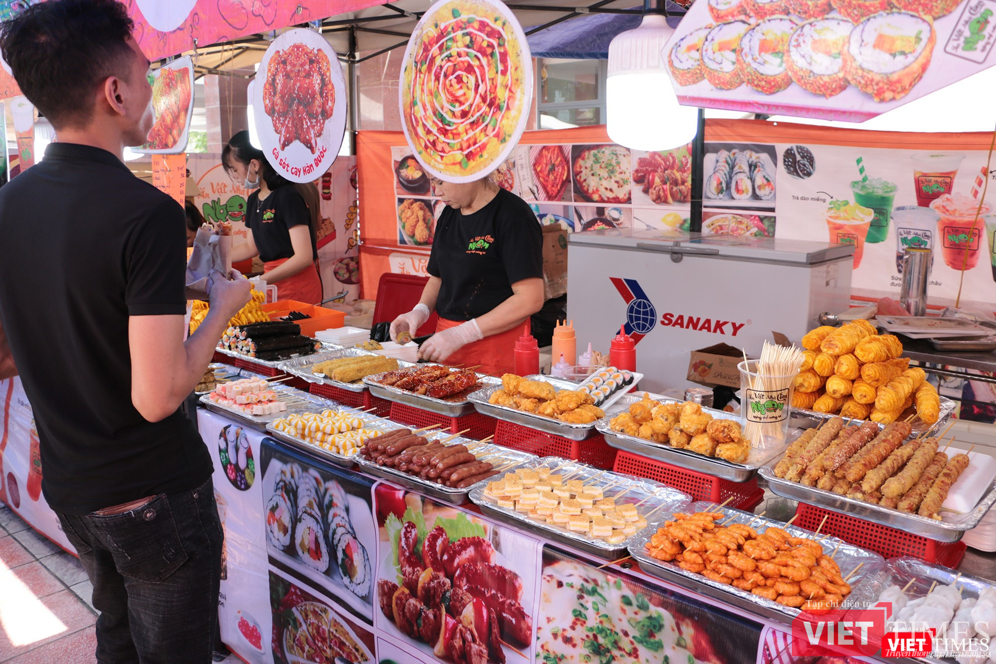 Phục vụ các món ăn truyền thống Nhật Bản