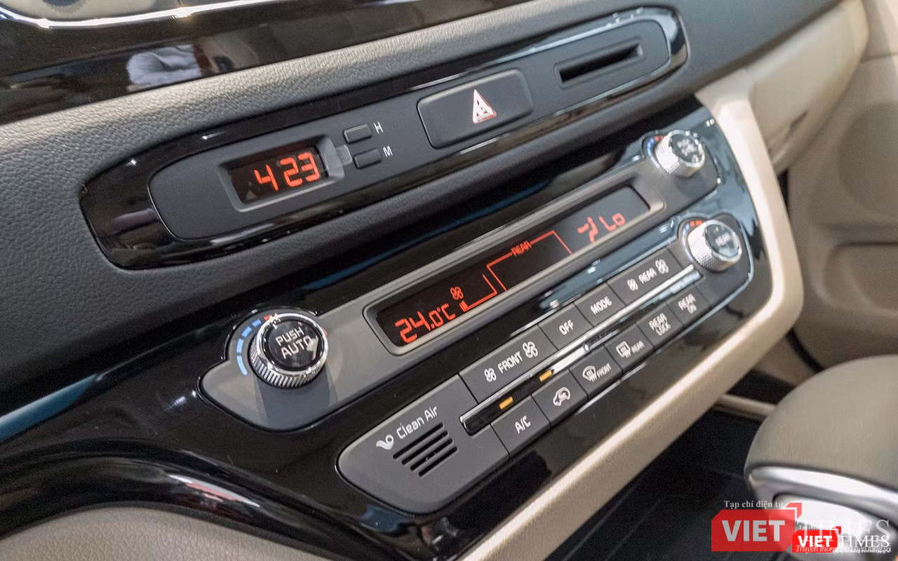 Cận cảnh mẫu Kia Sedona 2018 giá 1,129 tỷ đồng vừa ra mắt tại thị trường Việt Nam ảnh 16