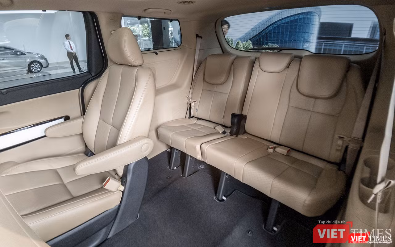 Là một mẫu MPV 7 chỗ cỡ lớn nên không gian cho hàng ghế thứ 3 là vô cùng thoải mái, thường ở vị trí này chỉ dành cho 2 người nhưng với Kia Sedona 2018 sẽ là 3 người.