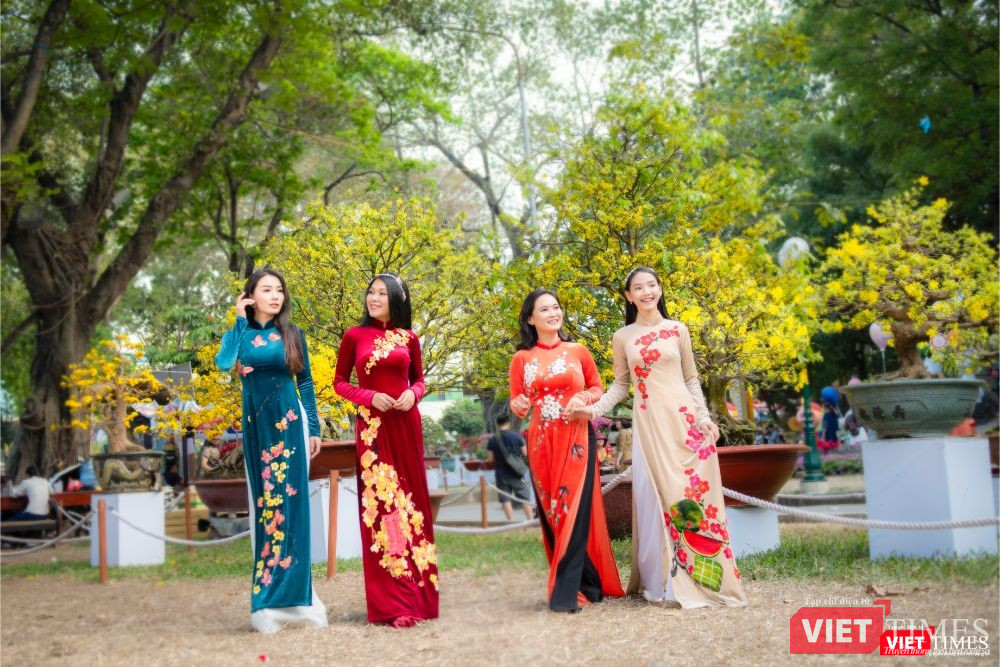 Thướt tha thả dáng cùng hoa xuân