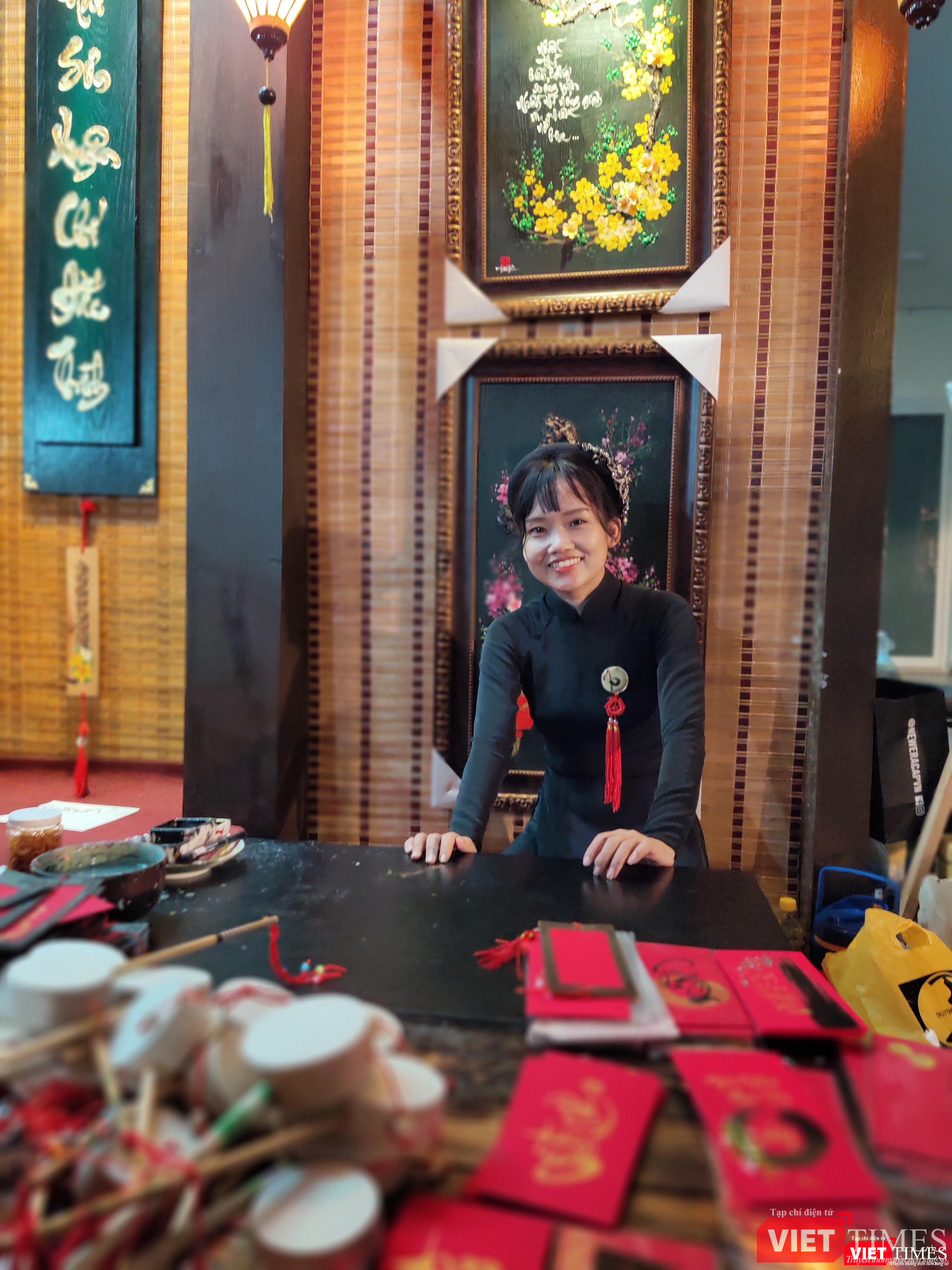 Những nữ thư pháp gia ở phố ông đồ rất được công chúng yêu mến