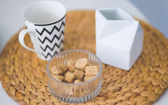 Hãy thay thế đường bằng mật tự nhiên, chẳng hạn như mật ong rừng Hãy thay thế đường bằng mật tự nhiên, chẳng hạn như mật ong rừng