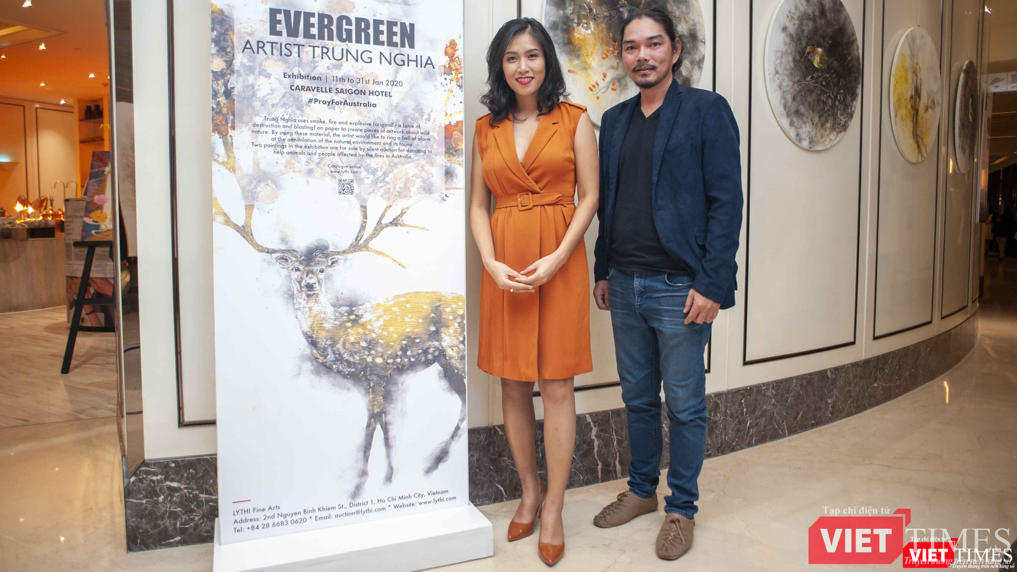 Bà Lý Bích Ngọc (đại diện Lythi Auction) và họa sĩ Trung Nghĩa Bà Lý Bích Ngọc (đại diện Lythi Auction) và họa sĩ Trung Nghĩa