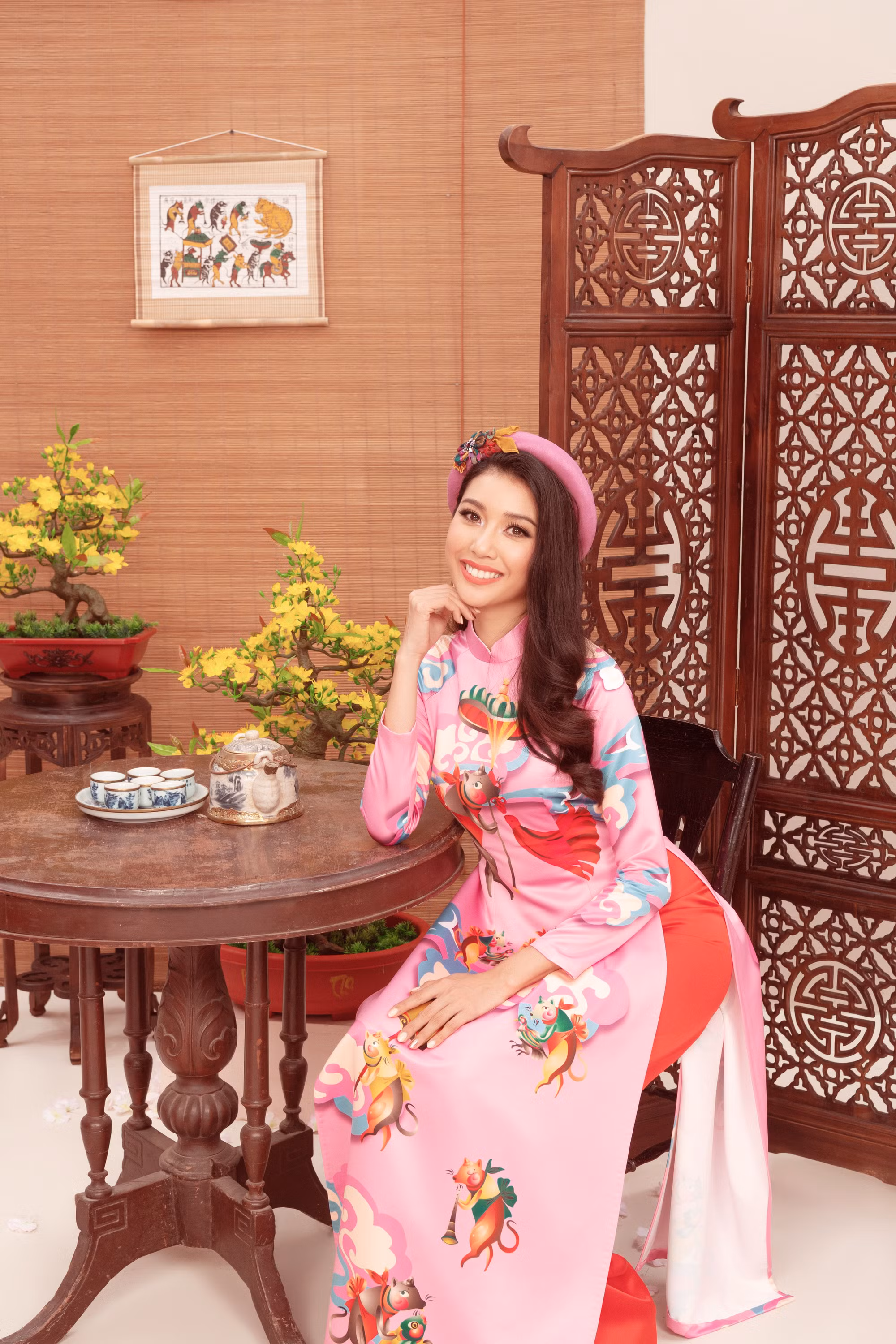 Á hậu Thúy Vân - Top 3 Hoa hậu Hoàn vũ 2019 gửi lời chúc xuân đến công chúng 