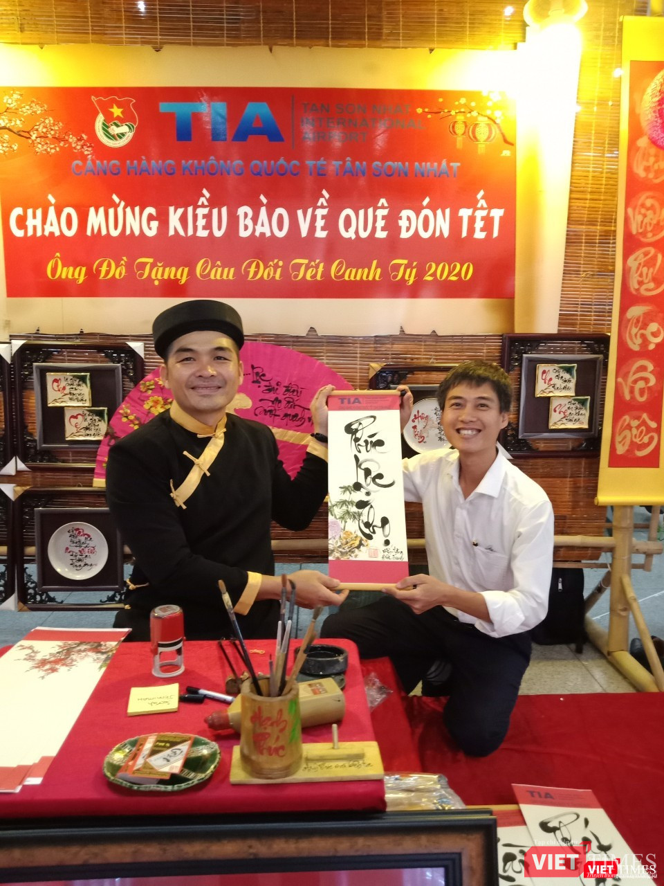 Nghệ nhân Võ Dương và người xin chữ 