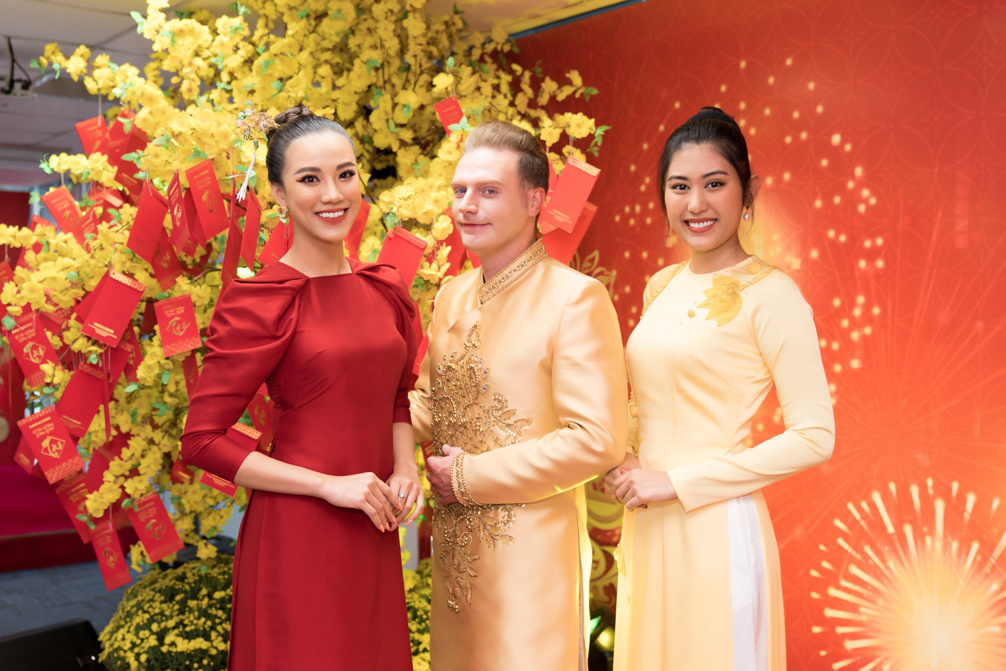 Á hậu Kim Duyên, ca sĩ Kyo York và người đẹp Ngô Trúc Linh Á hậu Kim Duyên, ca sĩ Kyo York và người đẹp Ngô Trúc Linh