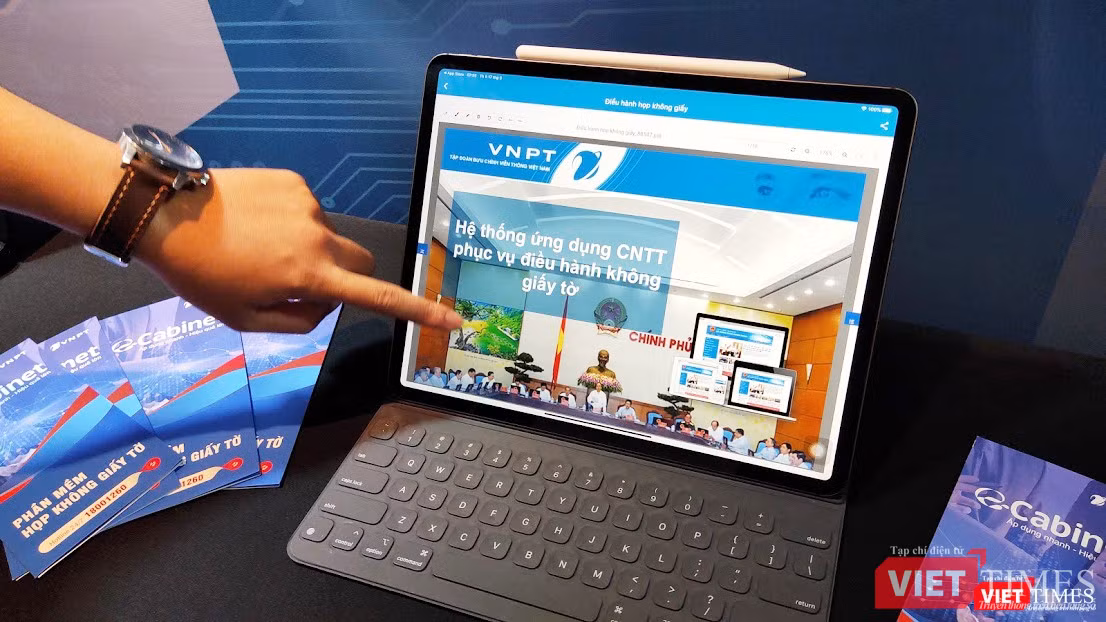 Ứng dụng Văn phòng không giấy tờ đã được đưa vào nhiều cơ quan (Ảnh: Hòa Bình) 