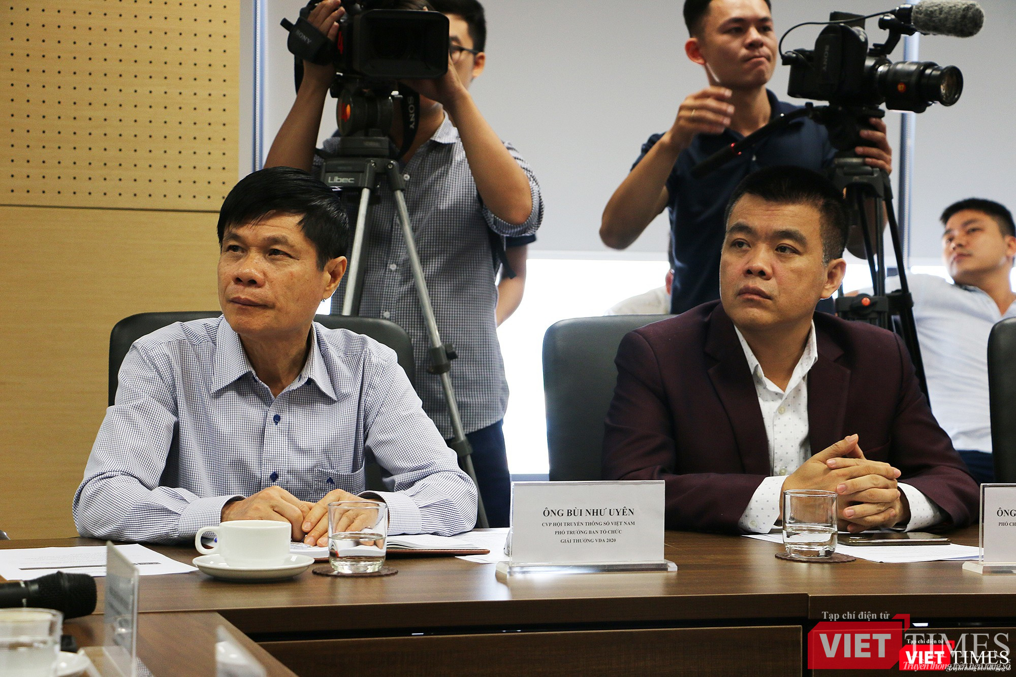 ông Bùi Như Uyên - Chánh văn phòng VDCA (bên trái) và ông Nguyễn Lâm Thanh - Phó Chủ tịch VDCA ông Bùi Như Uyên - Chánh văn phòng VDCA (bên trái) và ông Nguyễn Lâm Thanh - Phó Chủ tịch VDCA