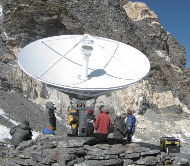 Tháng 8 năm 2007, tại độ cao 5.200m và 6.500m trên mực nước biển của đỉnh Everest, Huawei đã xây dựng một trạm gốc tại đây (Ảnh: Huawei) Tháng 8 năm 2007, tại độ cao 5.200m và 6.500m trên mực nước biển của đỉnh Everest, Huawei đã xây dựng một trạm gốc tại đây (Ảnh: Huawei)