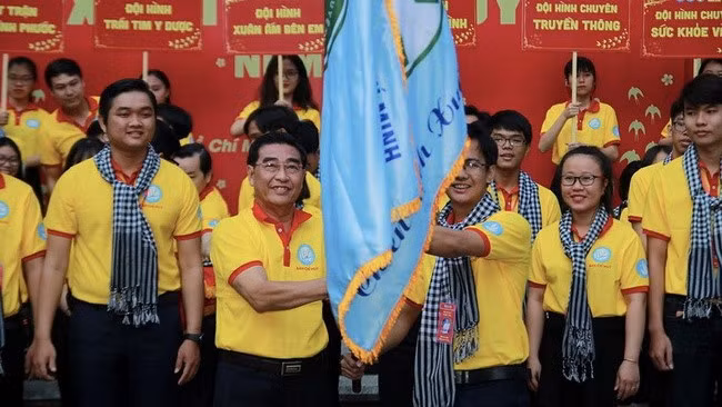 Thầy trò trường ĐH Y Dược TP.HCM ra quân tình nguyện đầu năm 2020 (Ảnh: ĐHY)