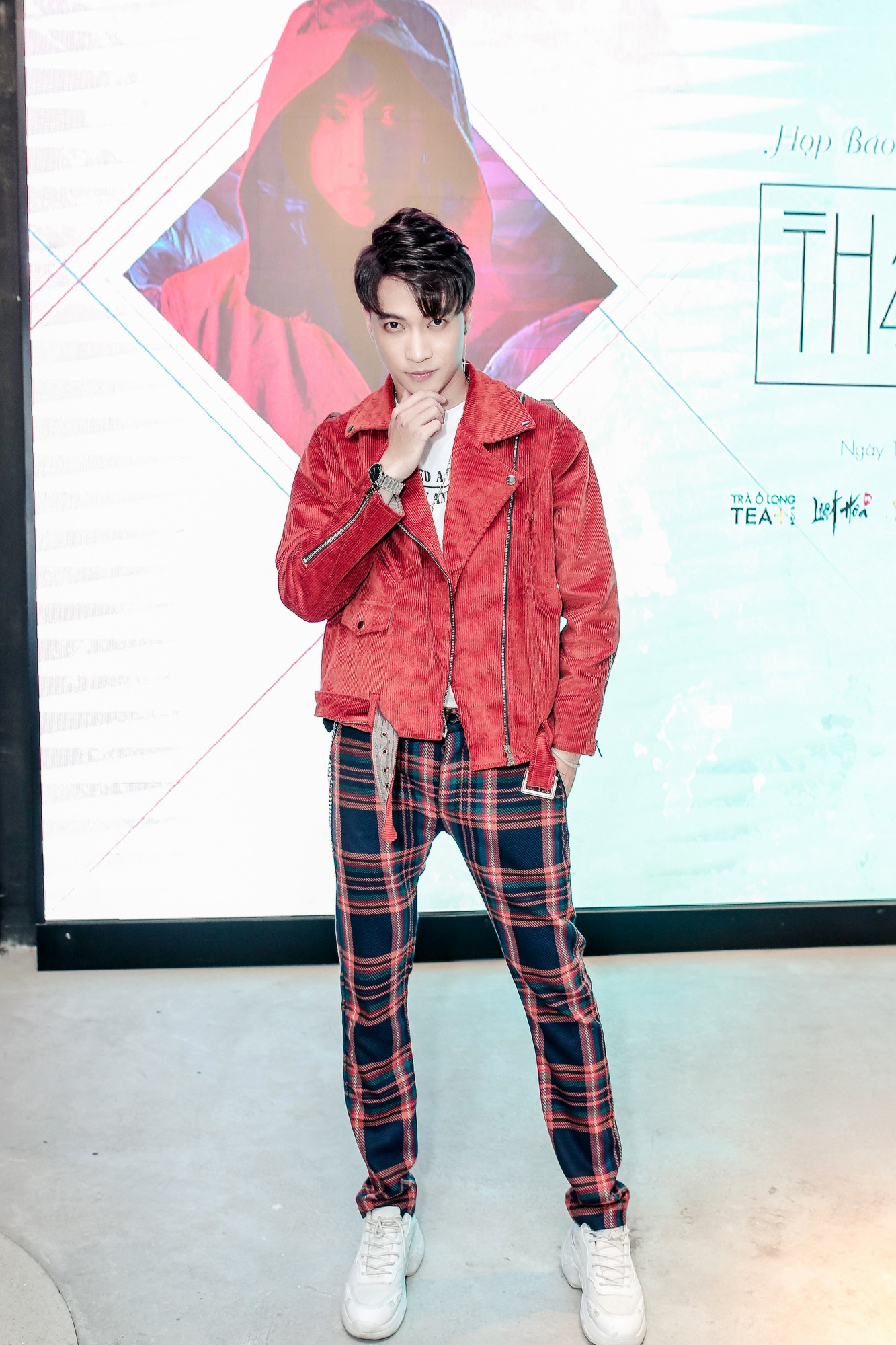 S.T Sơn Thạch trở lại với sự mới mẻ trong MV "Thật xa thật gần"